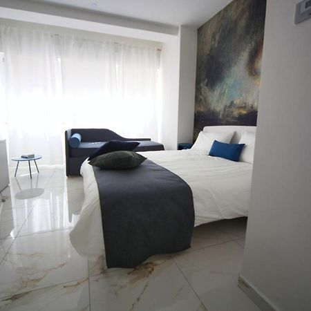 Be-Coloured Hotel เนเปิลส์ ภายนอก รูปภาพ